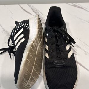 Adidas running shoe 
Size 8
Black shoes